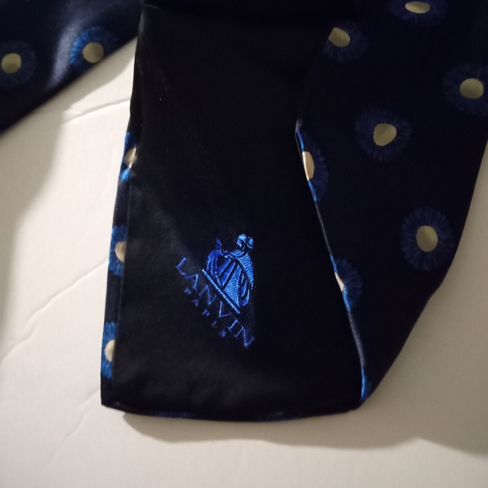 Lanvin Midnight and Blue Flower 100% Silk Tie - Picture 1 of 5